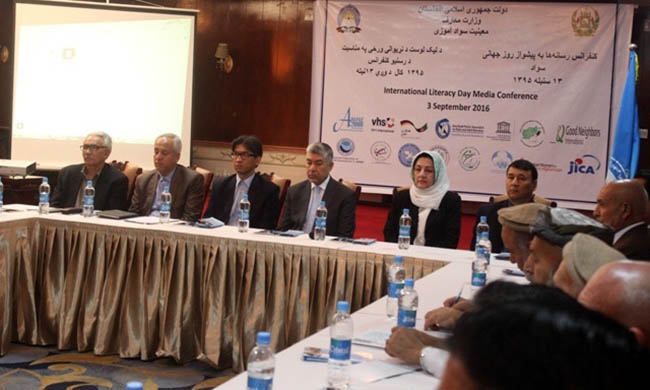وزارت معارف: ده میلیون نفر در افغانستان بی‌سواد هستند